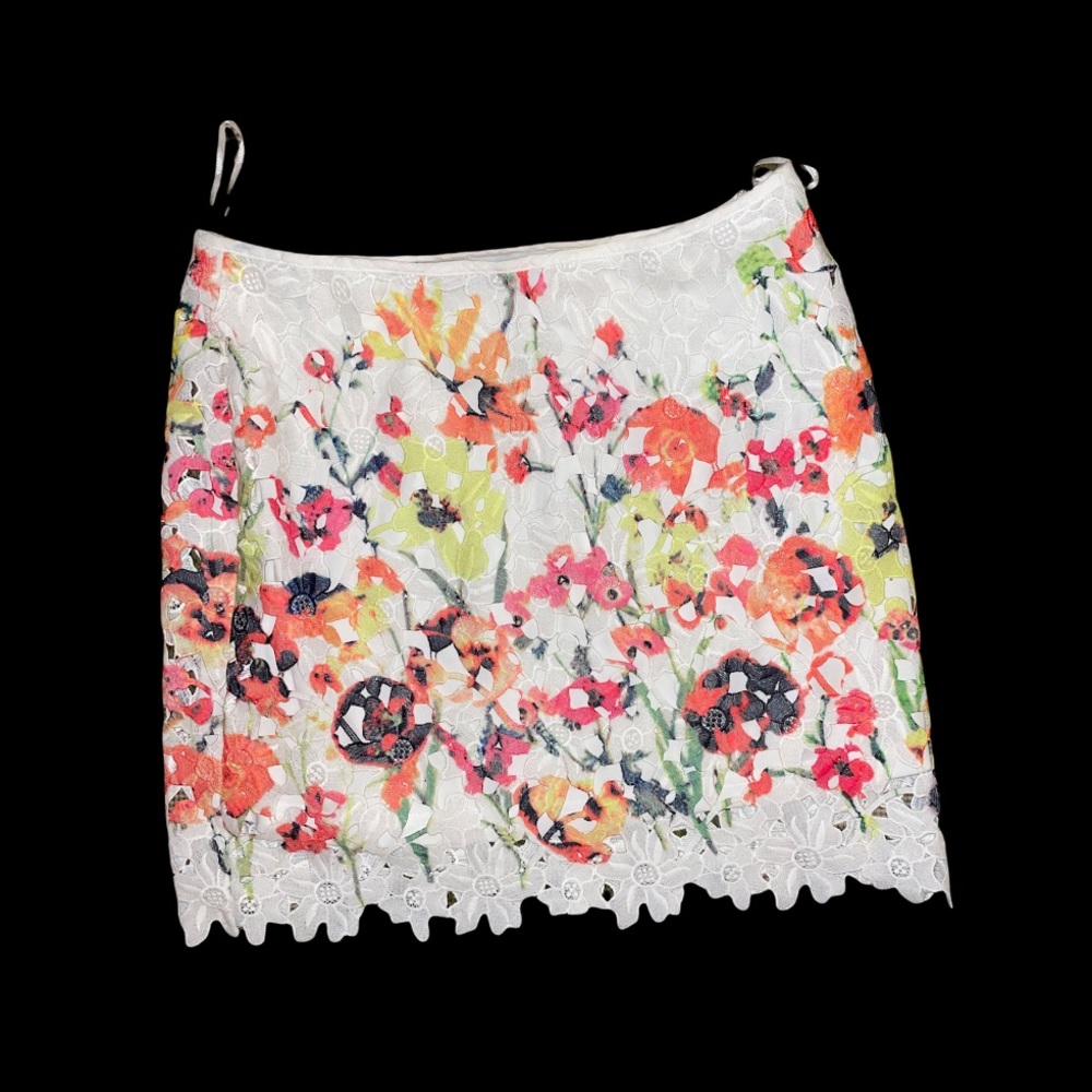 Signature8 Floral skirt size medium